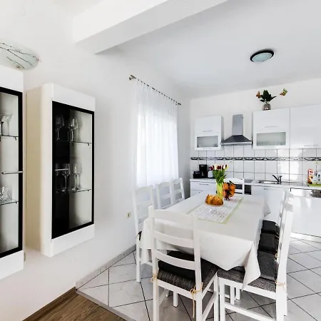 Apartamento Mariska *